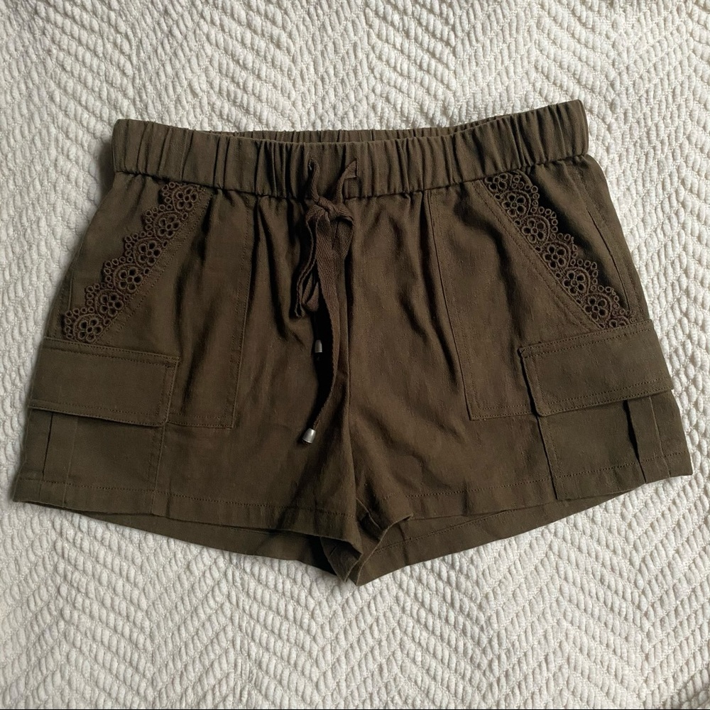 Skies Are Blue khaki linen shorts